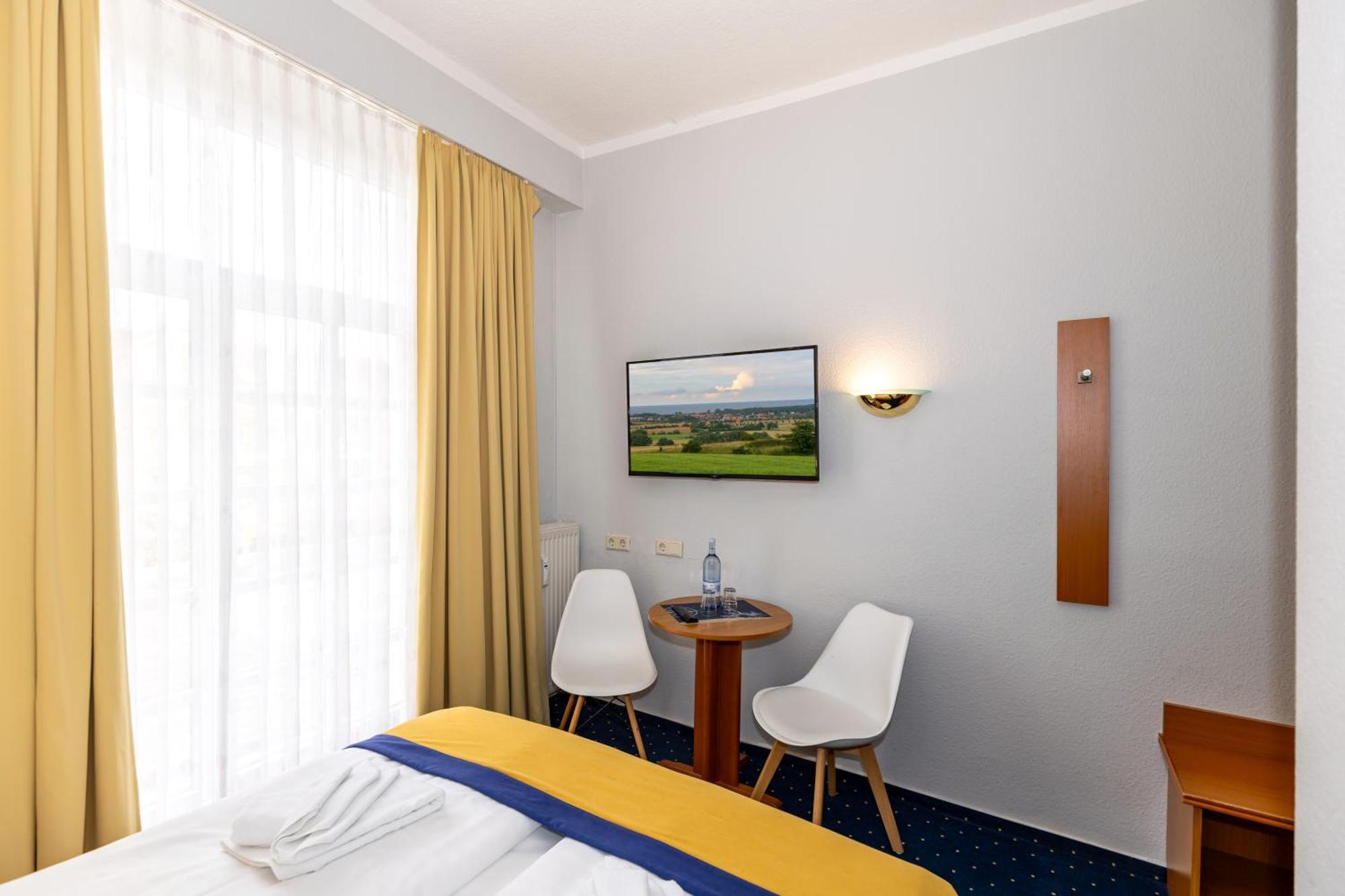 Hotel Zur Traube Kuehlungsborn Exterior photo