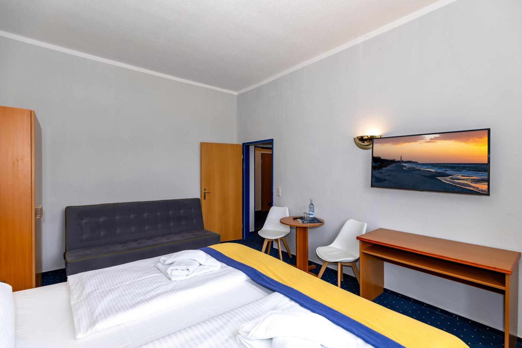 Hotel Zur Traube Kuehlungsborn Exterior photo