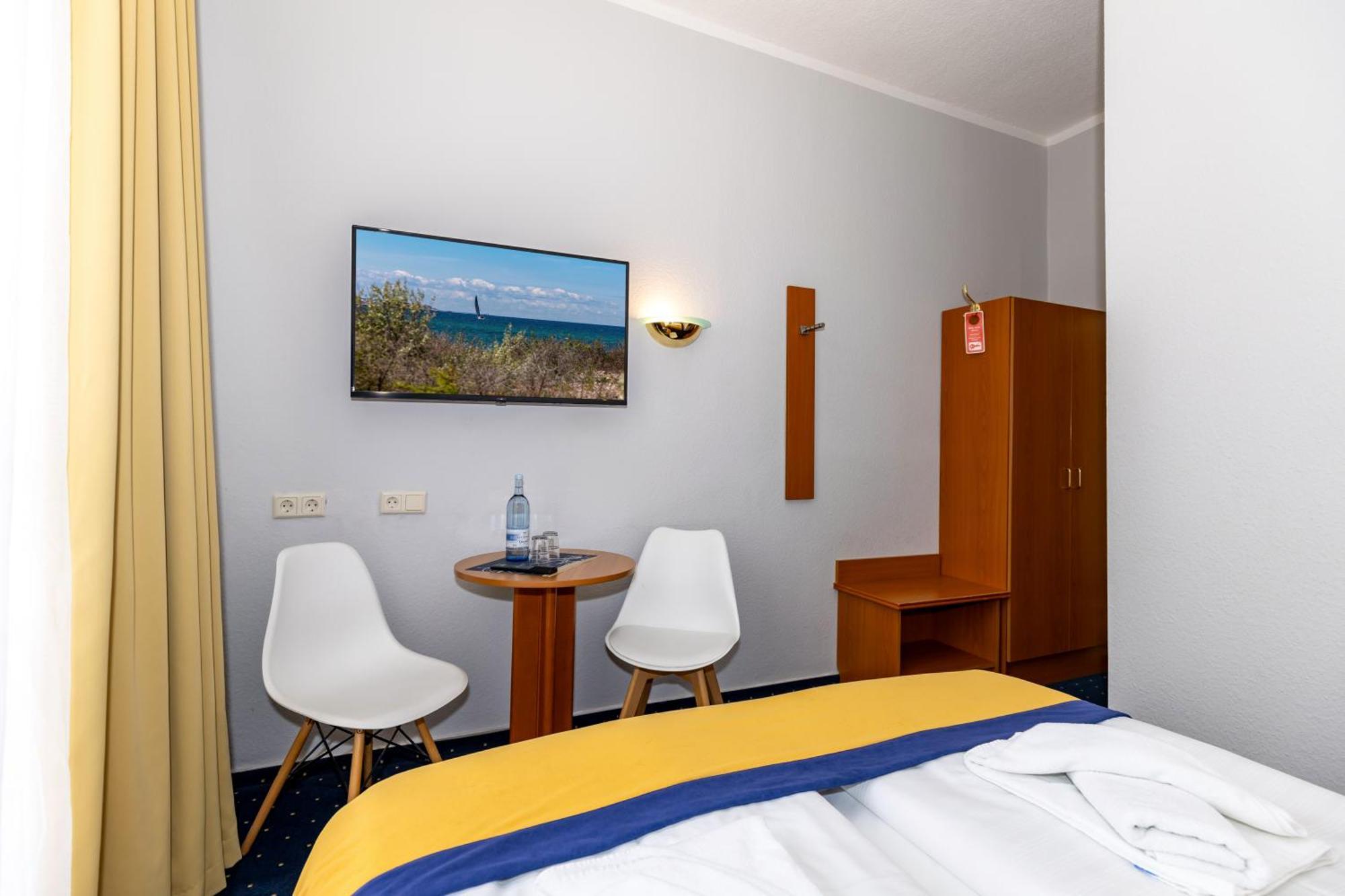 Hotel Zur Traube Kuehlungsborn Exterior photo